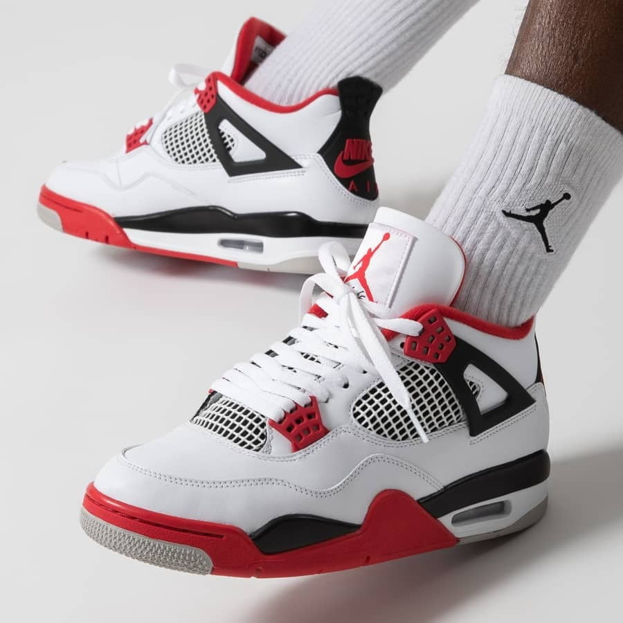 Jordan 4 Retro Fire Red (2020) (GS) - Image 4